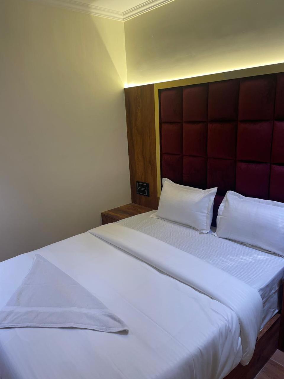 Hotel Sai Palace- Near Tata Memorial Hospital Mumbai  Buitenkant foto