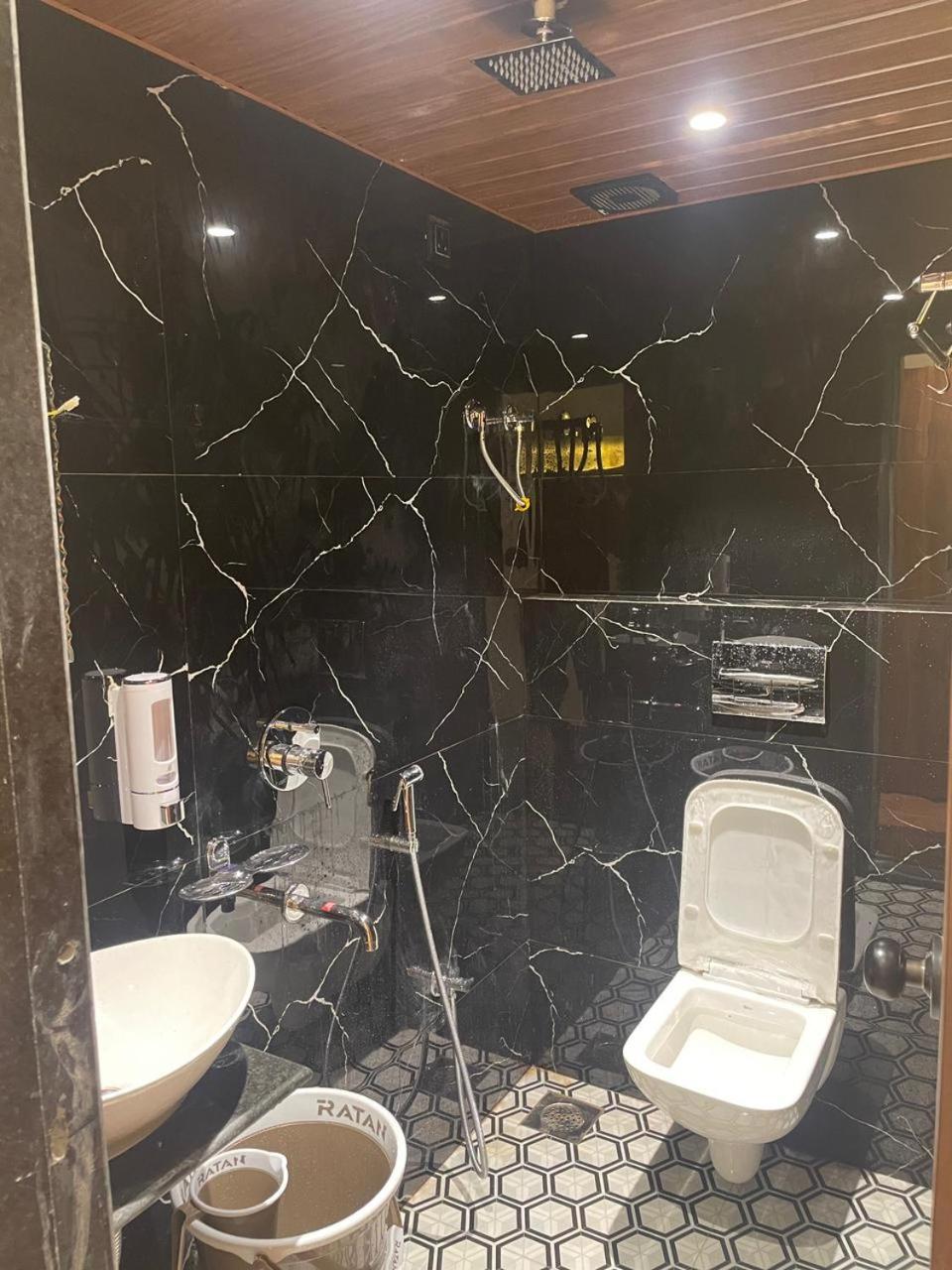 Hotel Sai Palace- Near Tata Memorial Hospital Mumbai  Buitenkant foto